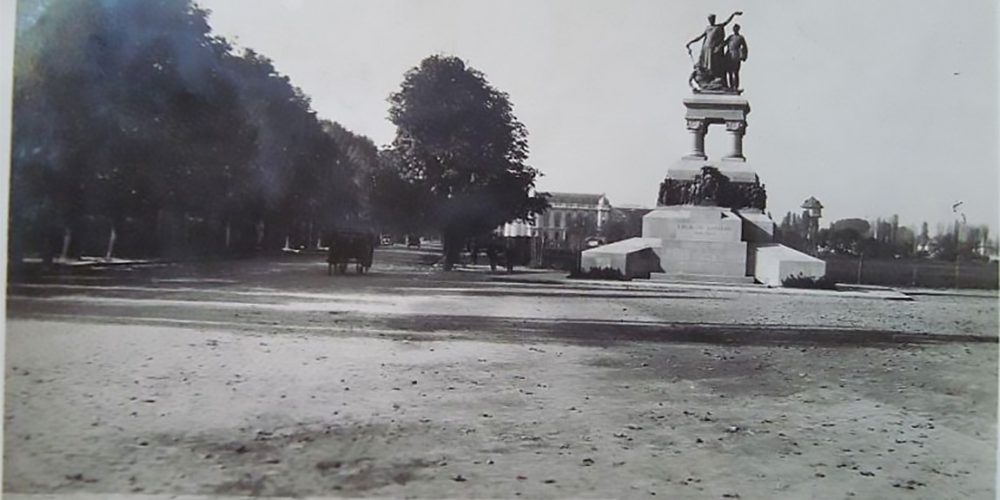 monumentul eroilor sanitari imagine fotografie poza cadru vechi cartieul cotroceni perioada interbelica anul 1934