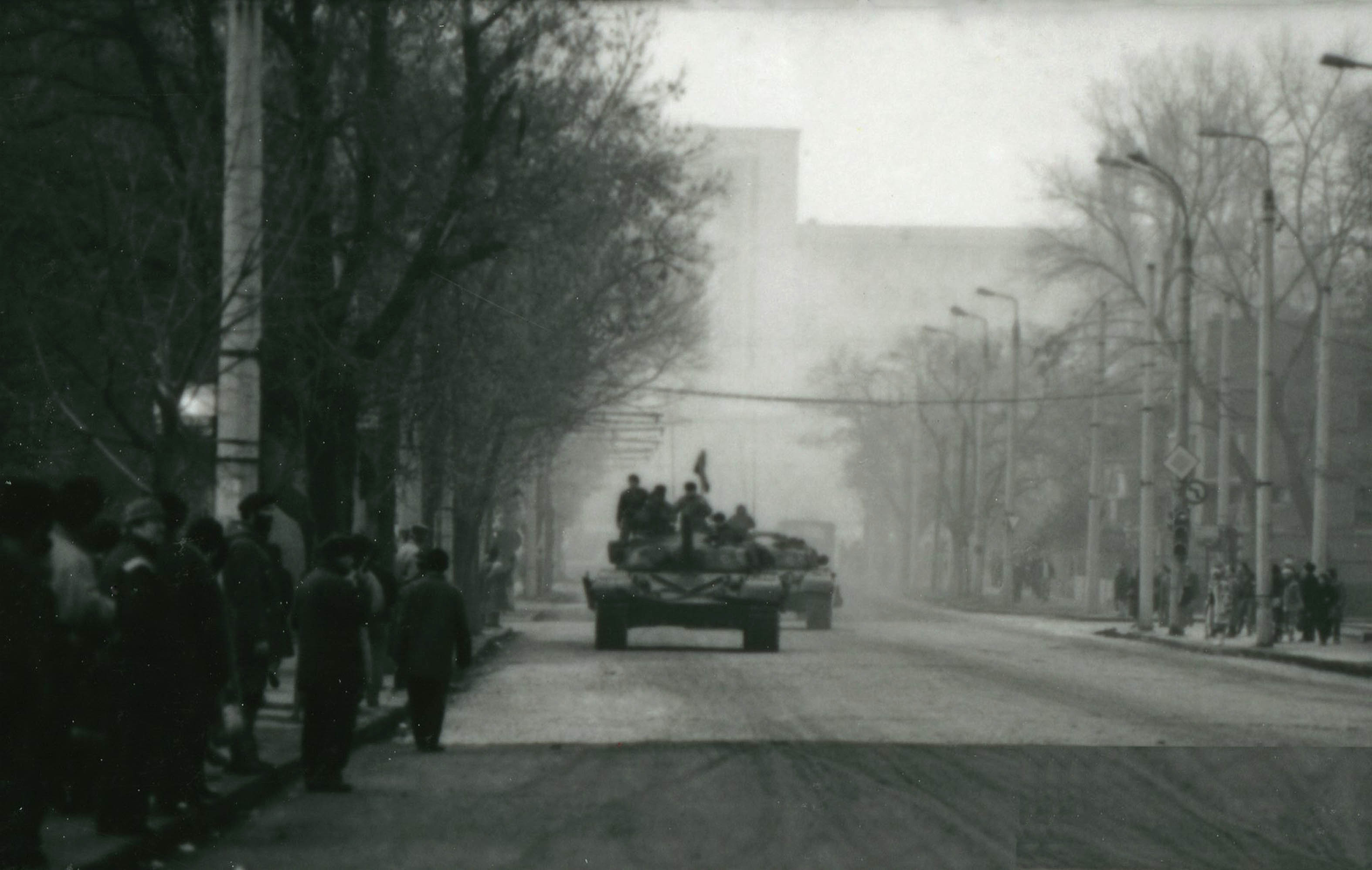 Revolutia Romana Ceausescu Decembrie 1989 Bucuresti Cartier Cotroceni Academia Militara tanc romanesc T-72