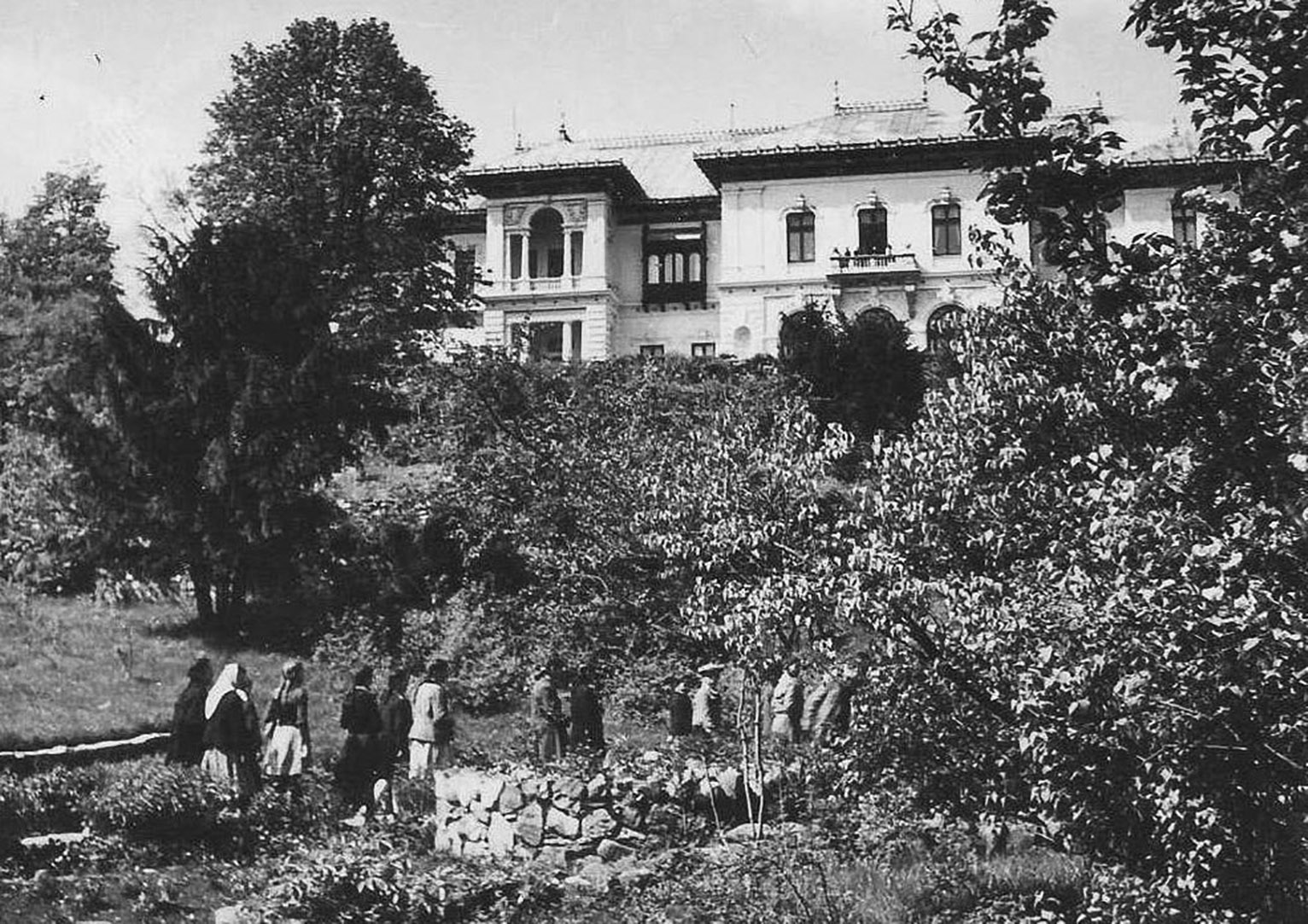 Grădina Casei Pionierilor Cartierul Cotroceni perioada comunista in anul 1953
