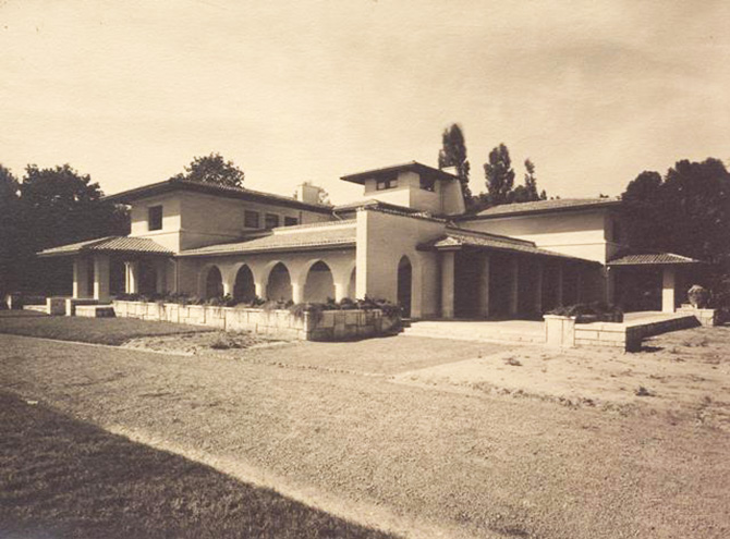 gradina botanica bucuresti cotroceni anul 1935 - cladirea restaurantului cofetarie proiectata de arhitectul Octav Doicescu - perioada interbelica 2