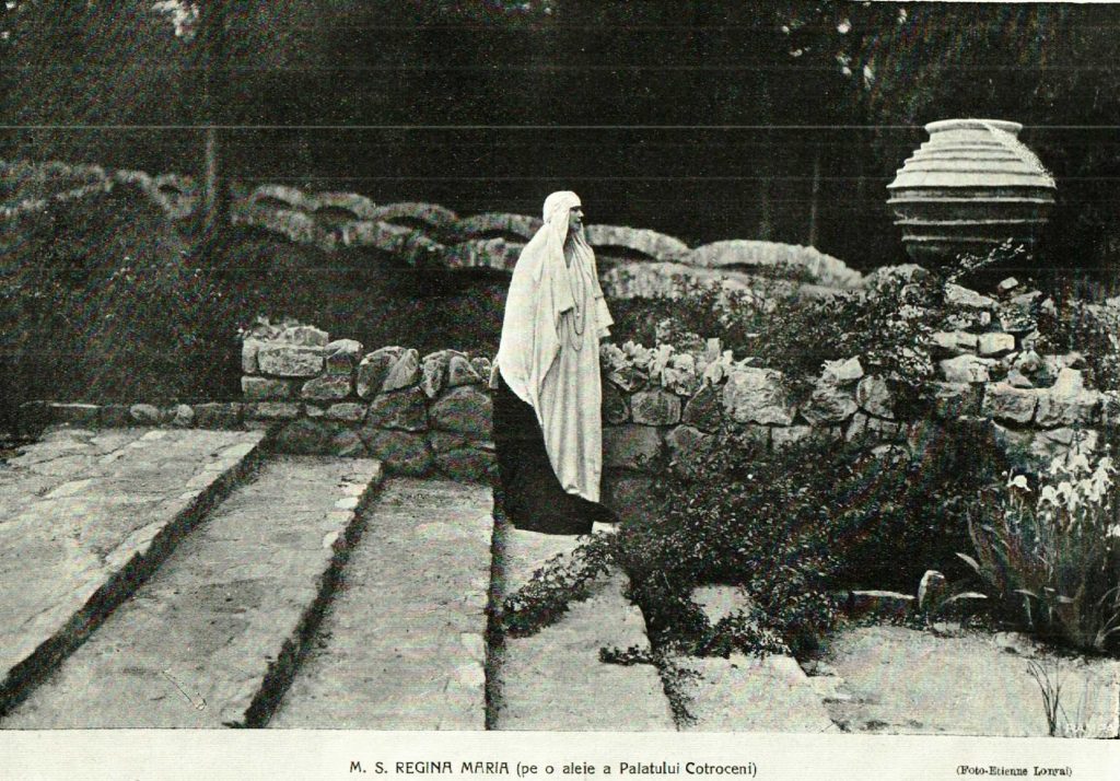 Regina Maria in Parcul Palatului Cotroceni anul 1925 revista Ilustrata, poze regaliste Etienne Lonyai